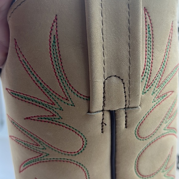 Frye vintage cowgirl cream tan boots size 8. Fits more like a 6.5 or 7 - Picture 8 of 9